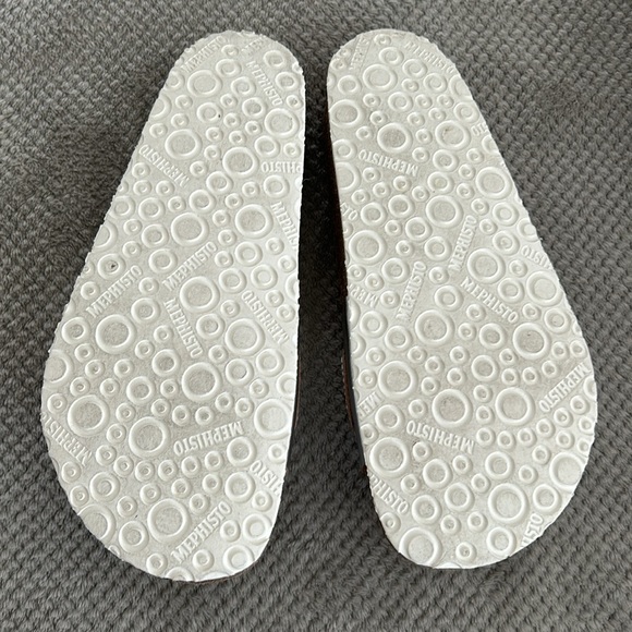 Mephisto silver leather Mabel sandals, size 39 (US 8.5) - Picture 5 of 9